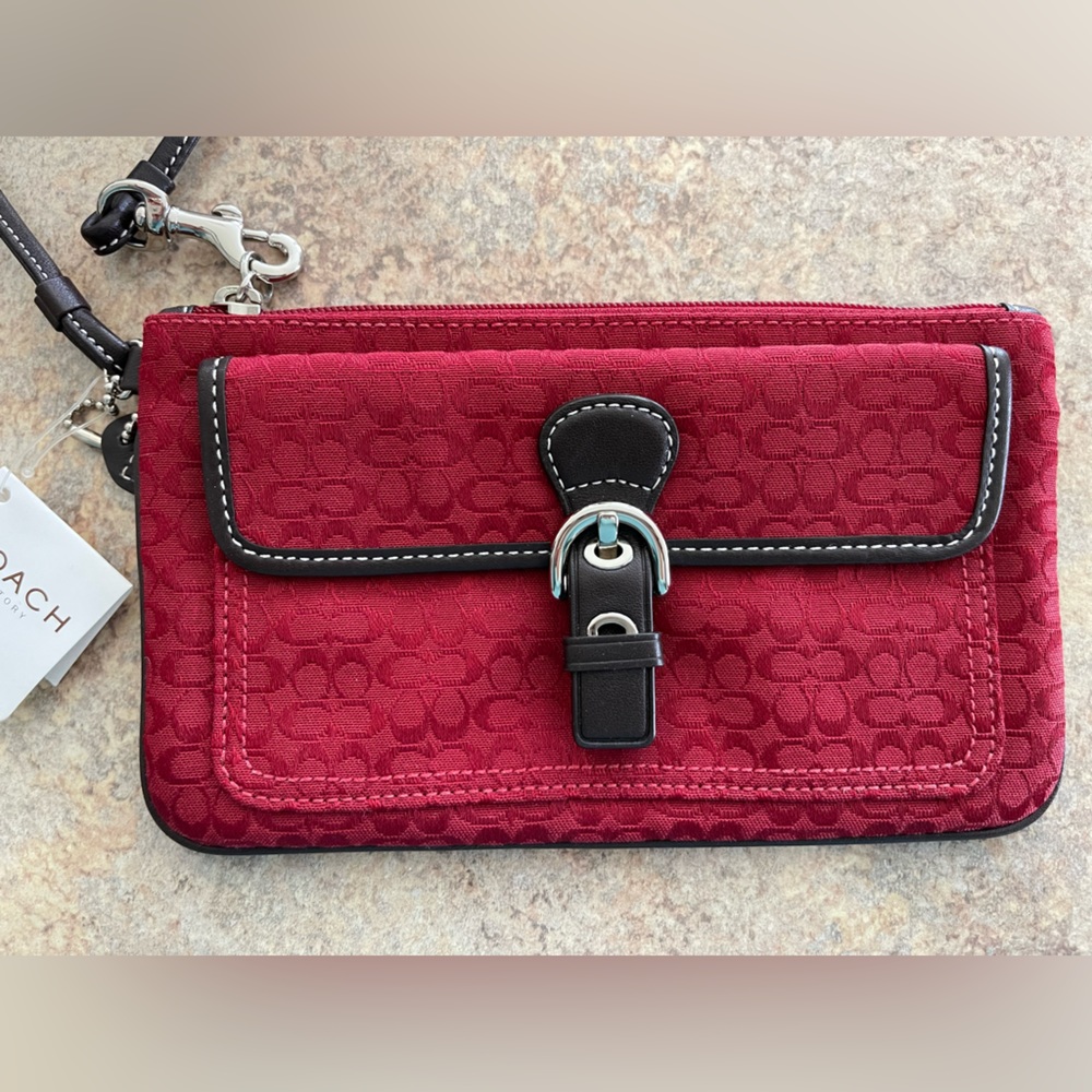 NWT Red and chestnut Coach vintage wristlet/wallet signature